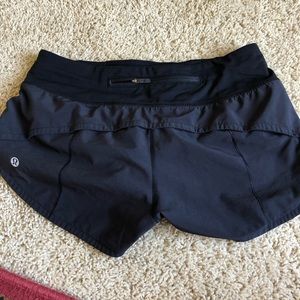 back lulu shorts size 4